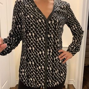 DKNYC Women’s Snakeskin-patterned blouse